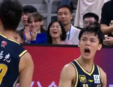 新疆男篮逆转获胜，继续保持领先优势