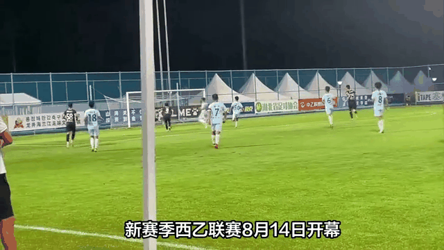 包含中国足球联赛备受瞩目，球员实力逐渐崭露头角的词条
