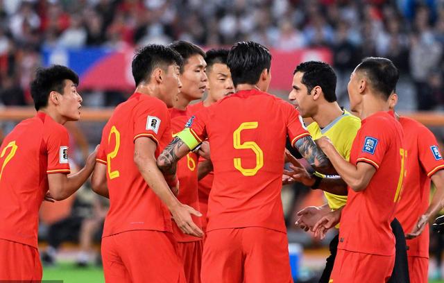 关于国足全力备战国际巅峰赛，拼搏拔刺，赢得尊荣的信息