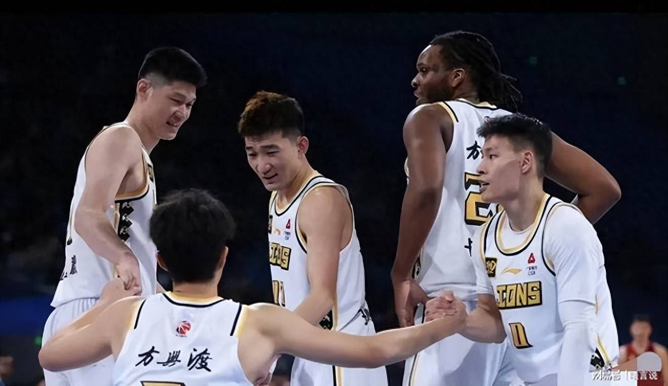 辽宁男篮攻防威猛，华南队全面溃败