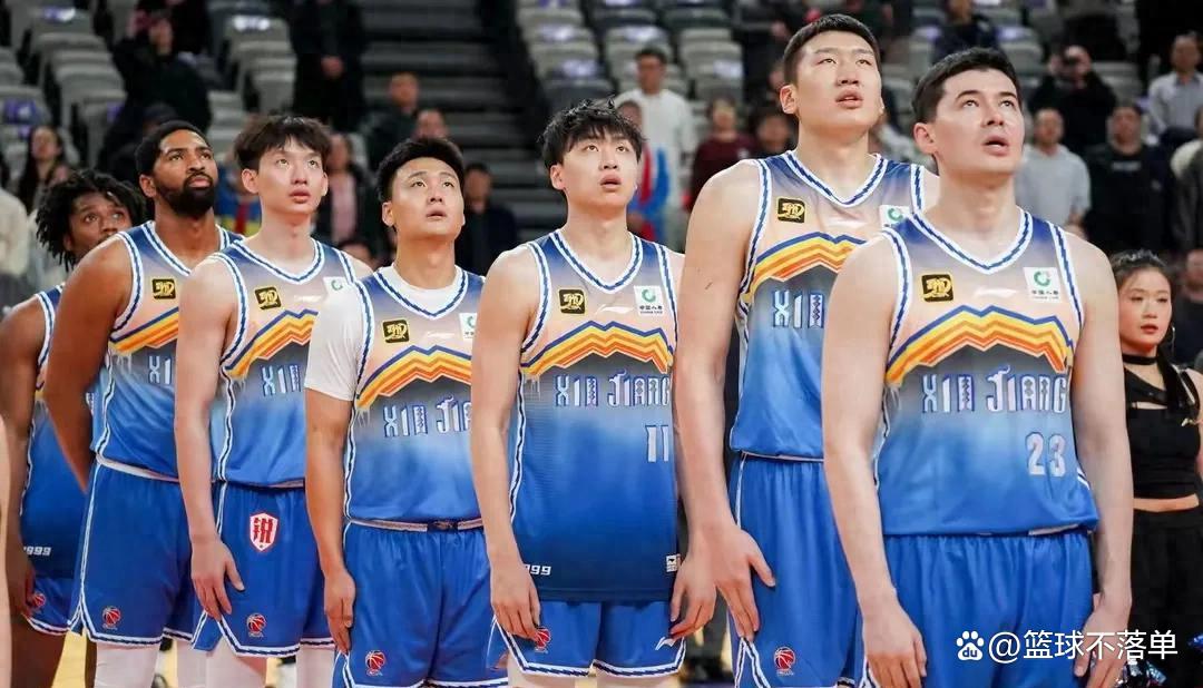 双方激战正酣，球队准备在赛季末夺得胜利的简单介绍